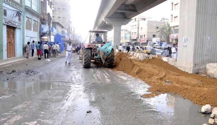 کراچی: گلبہار کی میں سڑک پر گزشتہ روز تاجروں کی ہڑتال کے ..