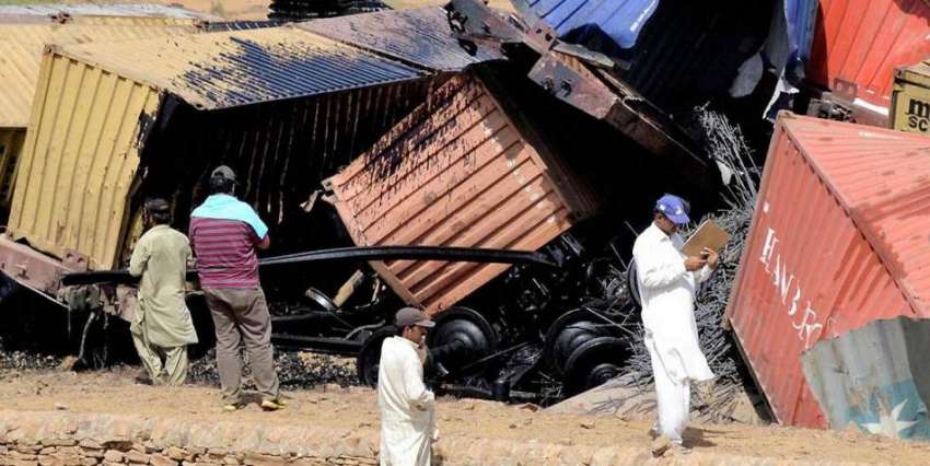 حیدر آباد: بولاری کے قریب دو مال بردار ٹرینوں میں تصادم کے ..
