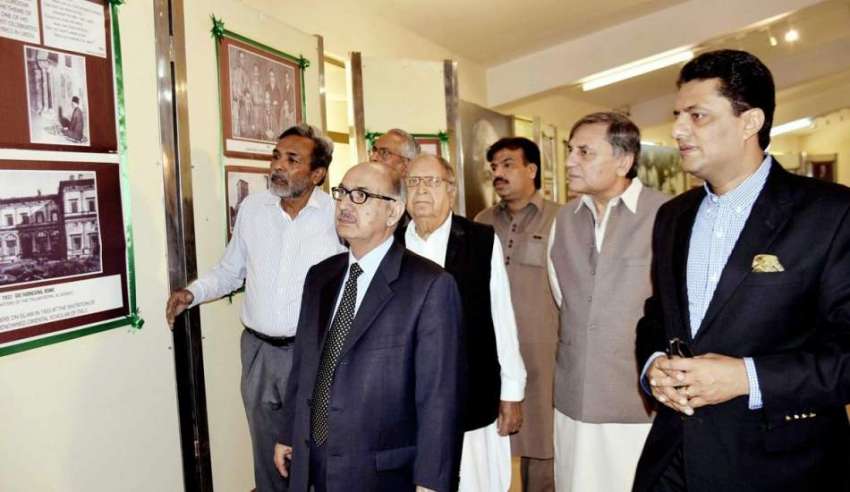 اسلام آباد: وزیر اعظم کے مشیر عرفان صدیقی ایوان قائد میں ..