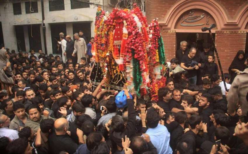 لاہور: چہلم حضرت امام حسین (رض) کے موقع پر اندرون شہر سے برآمد ..
