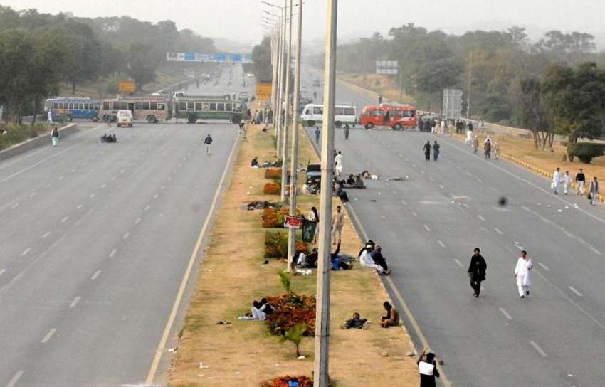 راولپنڈی: ختم نبوت لانگ مارچ کے شرکاء کا فیض آباد میں پڑاؤ ..
