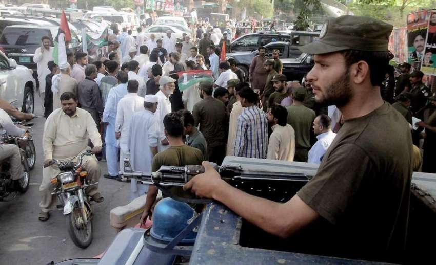لاہور: پیپلز پارٹی کے زیر اہتمام لوڈ شیڈنگ کے خلاف ناصر باغ ..