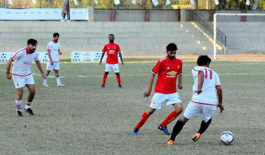 ملتان: ملن فٹبال کلب اور شیخ داؤد فٹبال کلب کے درمیان کھیلے ..