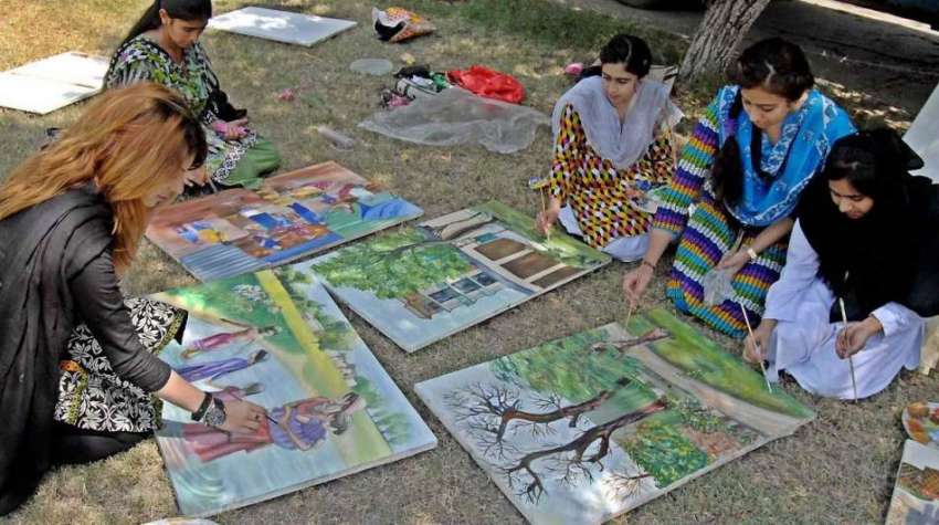 راولپنڈی: وقار النساء کالج میں آرٹس کے مقابلوں میں شریک ..