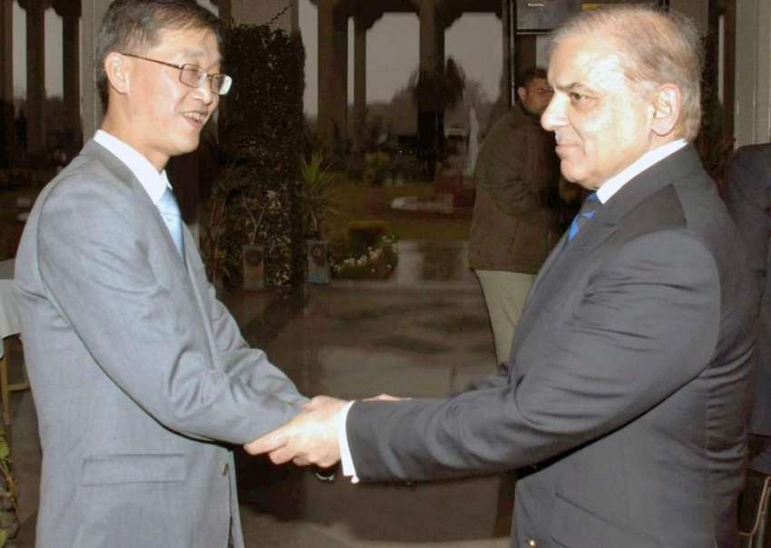 اسلام آباد: وزیر اعلیٰ پنجاب محمد شہباز شریف اور چین کے سفیر ..