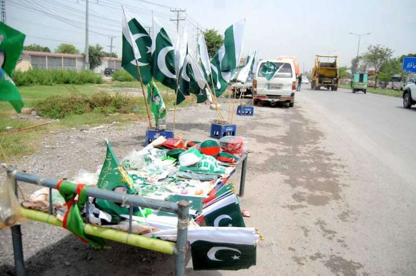 راولپنڈی: یوم پاکستان کے حوالے سے محنت کش نے روڈ کنارے پاکستانی ..