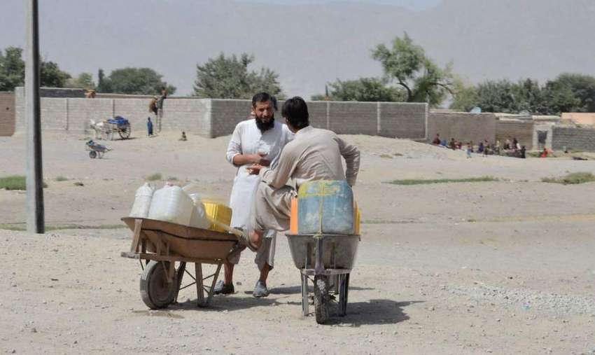 کوئٹہ: صوبائی دارالحکومت میں پانی کی قلت کے باعث شہری پانی ..