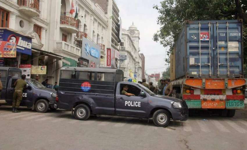 لاہور: پولیس نے وکلاء کے احتجاج کے باعث ہائیکورٹ کی طرف جانیوالے ..