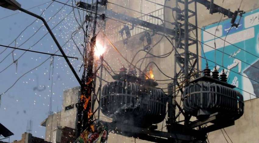 راولپنڈی: باڑہ مارکیٹ کے ٹرانسفارمر میں لگنے والی آگ سے ..