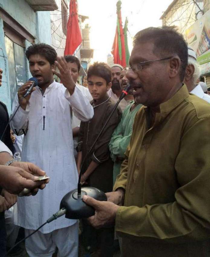 کراچی: یوم عاشور پر نکالے گئے تعزیے کے ہمراہ ثنا خواں حضرت ..