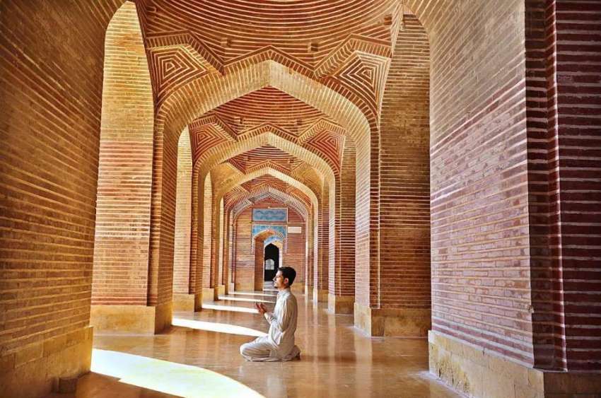 ٹھٹھہ: تاریخی جامعہ مسجد شاہ جہاں کے اندرونی حصے کا خوبصورت ..