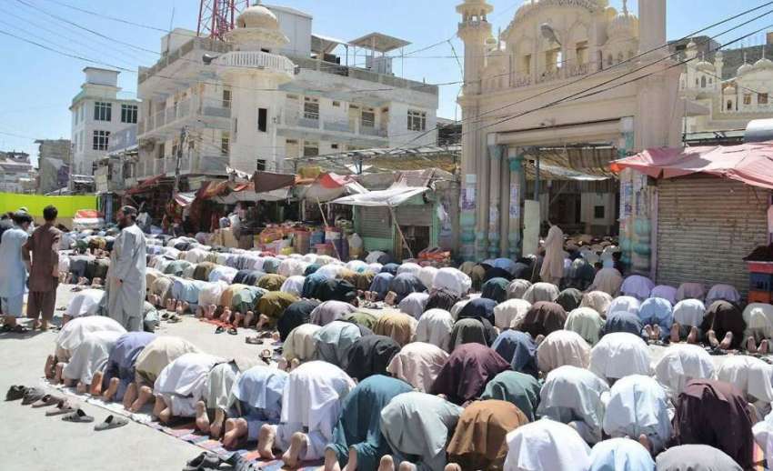 کوئٹہ: رمضان المبارک کے تیسرے جمعہ کے موقع پر روزہ دار نماز ..