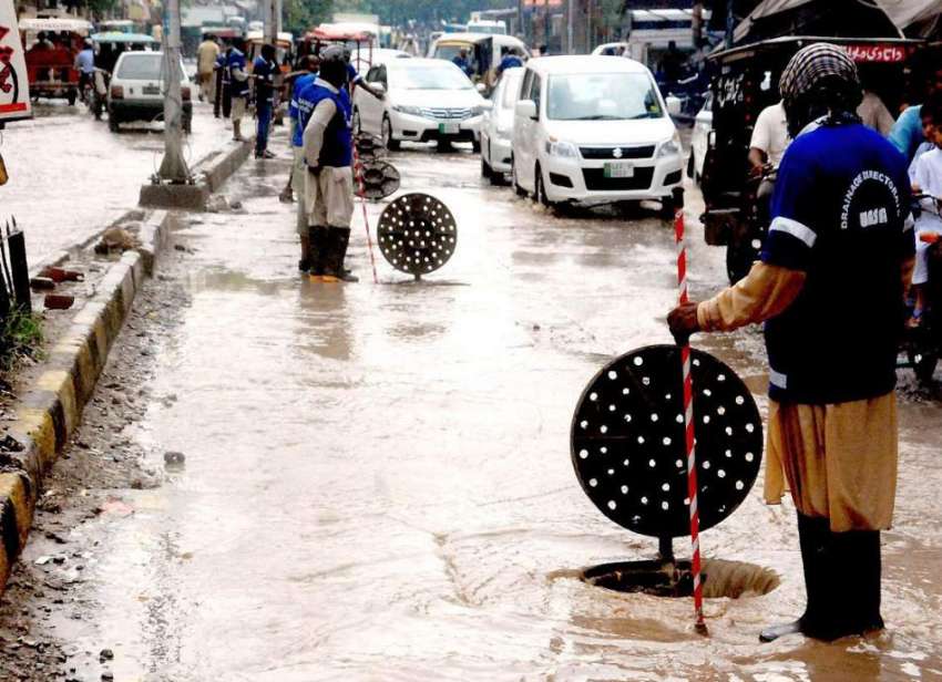 لاہور: شہر میں ہونیوالی بارش کے پانی کے نکاس کے لیے واسا ..