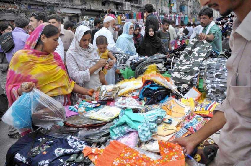 راولپنڈی: شہریوں کی بڑی تعداد عید قربان کی خریداری میں مصروف ..