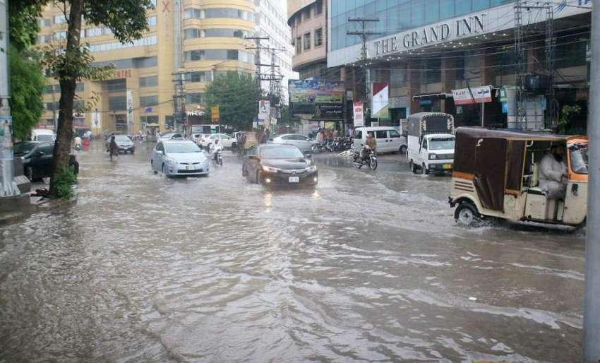 لاہور: صوبائی دارالحکومت میں ہونے والی بارش کے بعد شملہ ..