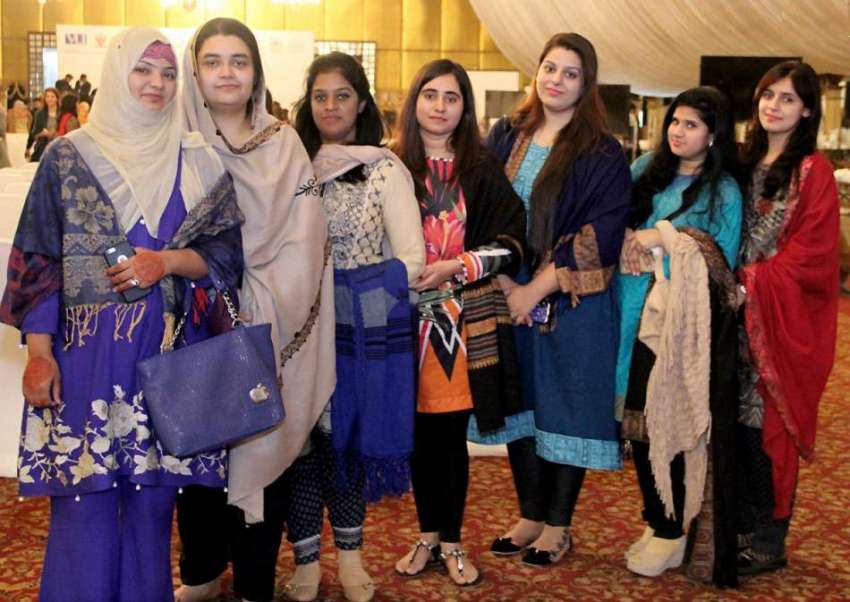 لاہور: مقامی ہوٹل میں منعقدہ تقریب میں لاہور کالج فار ویمن ..
