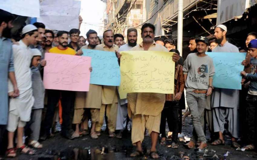 کراچی: لیاری نیا آباد کے علاقے میں سیوریج کے پانی سے پھیلنے ..