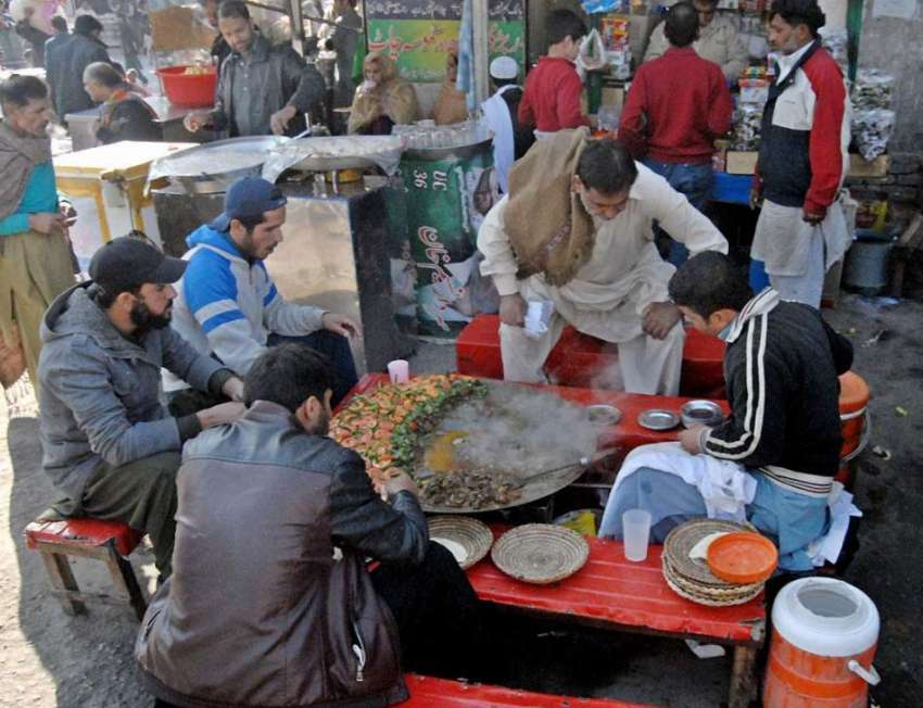 راولپنڈی: محکمہ فوڈ اتھارٹی کی نااہلی، راجہ بازار میں شہری ..