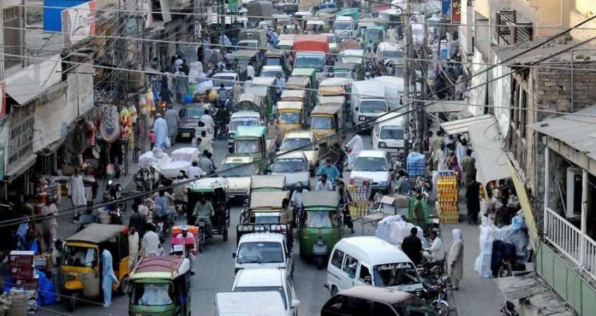 راولپنڈی: راجہ بازار میں ٹریفک پولیس اہلکار نہ ہونے کے باعث ..