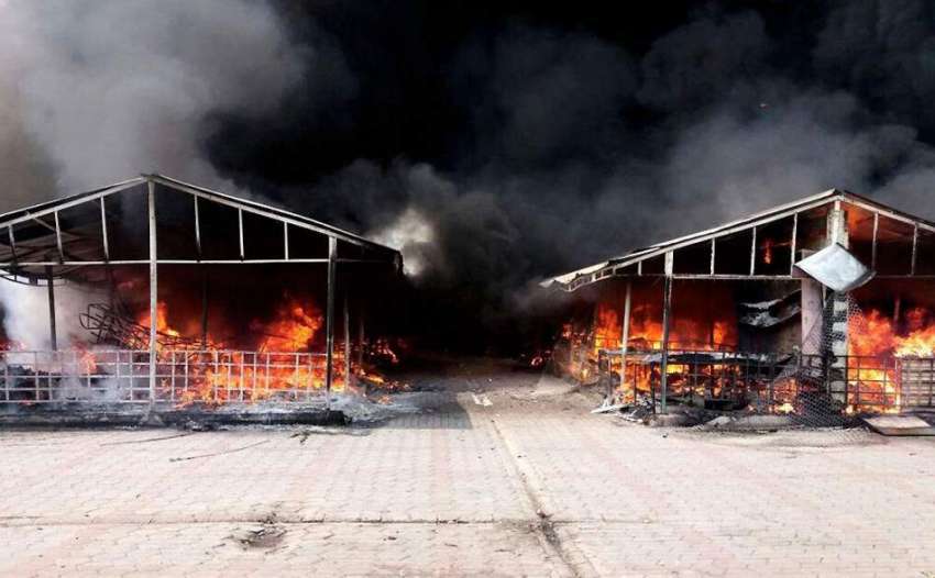 اسلام آباد: پشاور موڑ بازار میں لگنے والی آگ نے کپڑوں کے ..