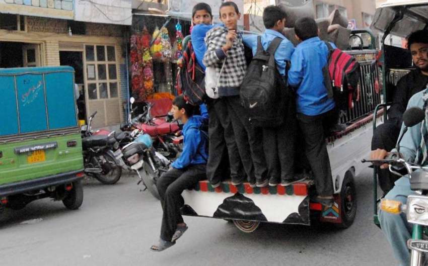 راولپنڈی: ٹریفک پولیس کی نا اہلی، پنڈوڑہ روڈ پر بچے خطرناک ..