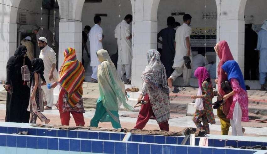 راولپنڈی: قدیمی جامعہ مسجد میں شہری جمعةالوداع کی نمازادا ..