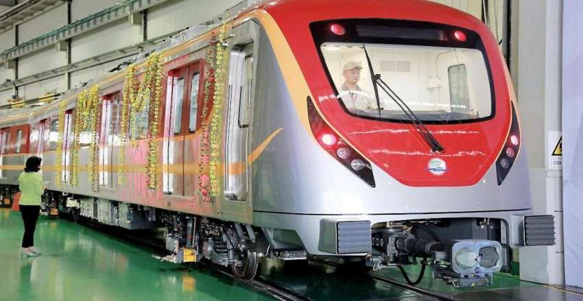 لاہور: اورنج لائن میٹر ٹرین کی تیار شدہ بوگیاں پاکستان روانگی ..