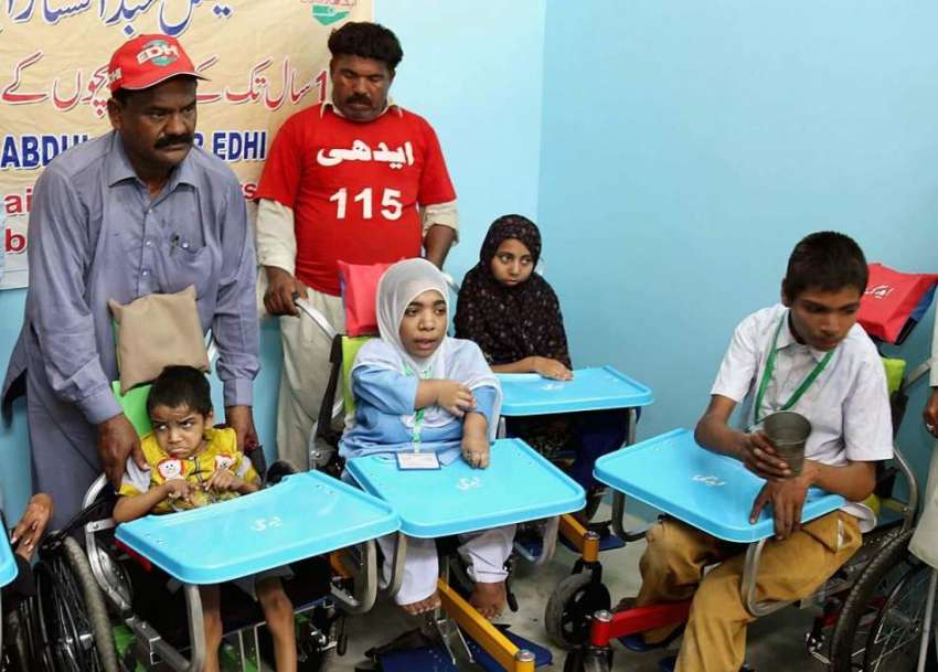 حیدر آباد: ایدھی فاؤنڈیشن کے زیر اہتمام معذور بچوں میں وہیل ..