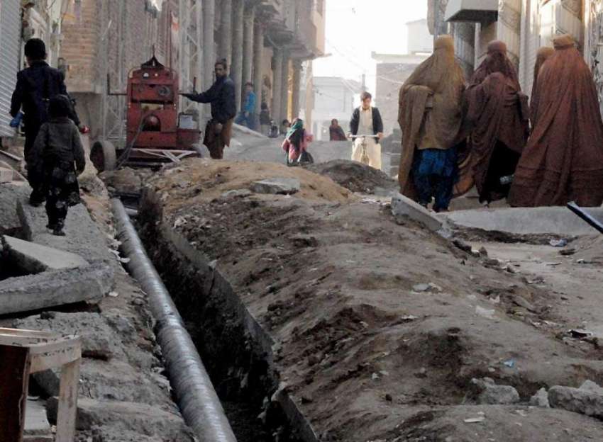 راولپنڈی: پیر ودھائی کے علاقہ حیات آباد میں پانی کی پائپ ..