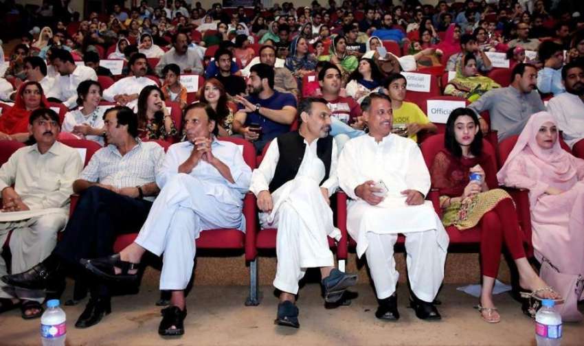 پشاور: نشتر ہال میں منعقدہ ٹیلی فلم پراجیکٹ پشاور میں لوگوں ..