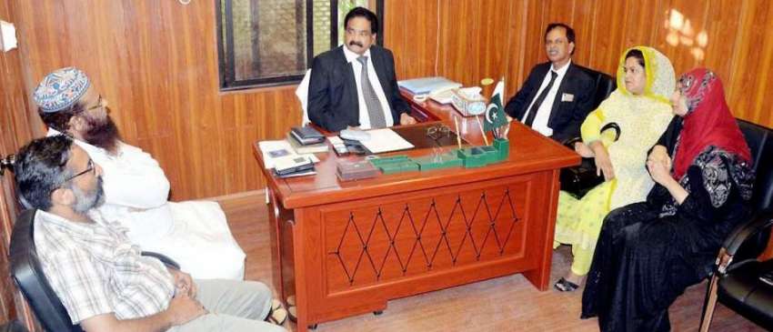 کراچی: سٹی کونسل کی قانونی امور کمیٹی کے چیئرمین عارف خان ..