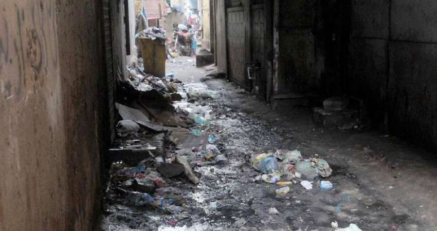 کراچی: لیاری کے علاقے موانڑا پاڑھ یو سی 3میں سیوریج نظام ..