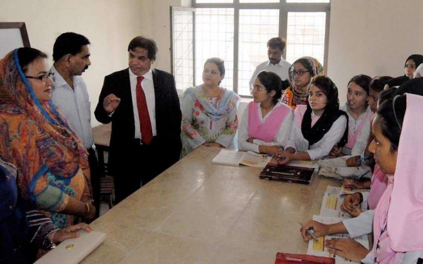 راولپنڈی: وقار النساء کالج میں حنیف عباسی، پرنسپل سائرہ ..