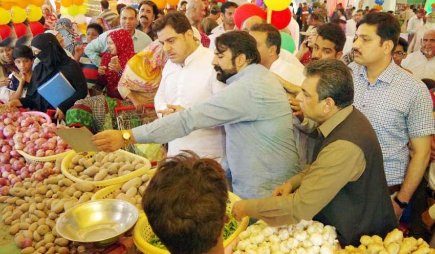 لاہور: صوبائی وزیر خوراک بلال یاسین رمضان بازار میں اشیائے ..