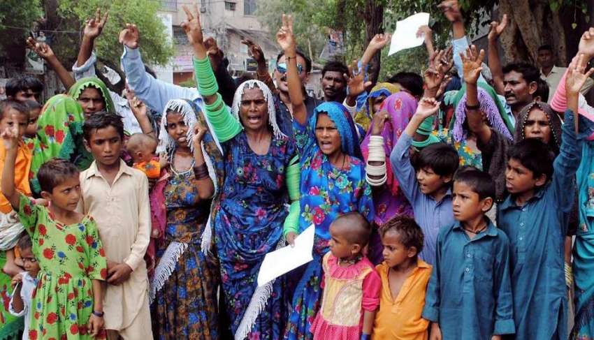 حیدر آباد: سانگھر کے رہائشی اپنے مطالبات کے سلسلے میں احتجاجی ..