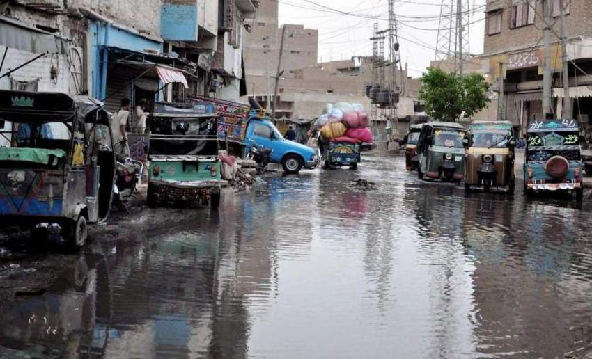 حیدر آباد: گدس ناکہ روڈ پر سیوریج کا پانی جمع ہے جس سے علاقہ ..