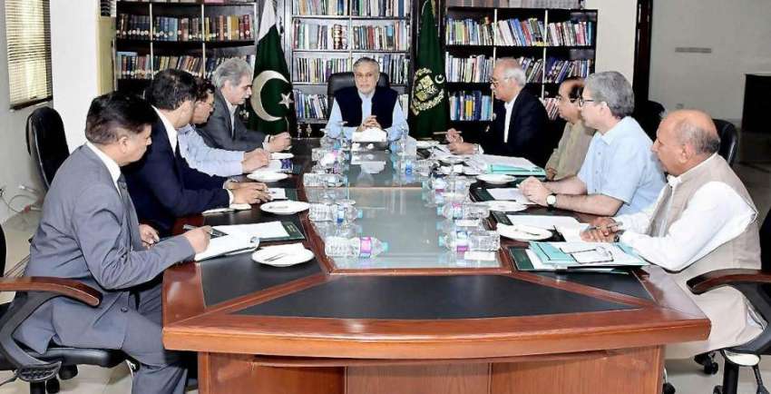 اسلام آباد: وزیر خزانہ سینیٹر اسحاق ڈار اعلیٰ سطحی اجلاس ..