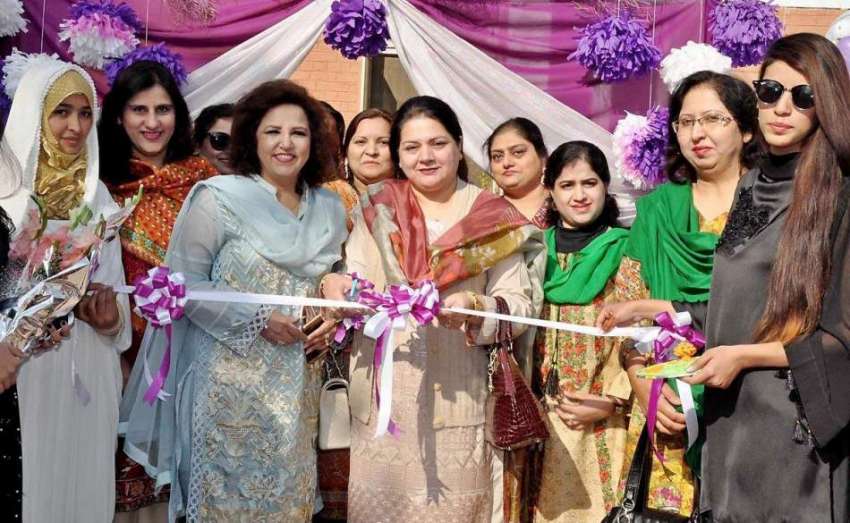 راولپنڈی: گورنمنٹ کالج ایف بلاک میں ڈاکٹر سائرہ مفتی فن ..