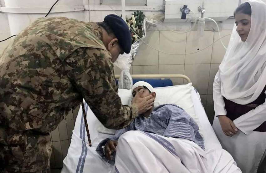 لاہور: آرمی چیف جنرل قمر جاوید باجوہ جنرل ہسپتال میں زخمیوں ..