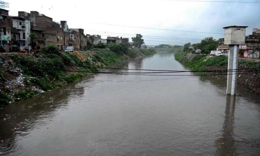 راولپنڈی: موسلا دھار بارش کے بعد نالہ لئی میں سطح بلند دکھائی ..