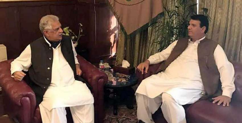 پشاور: گورنر خیبر پختونخوا انجینئر اقبال ظفر جھگڑا سے مشیر ..