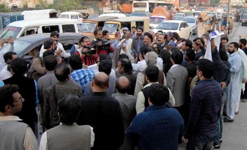 راولپنڈی: فنکار پریس کلب کے باہر اپنے مطالبات کے حق میں احتجاج ..