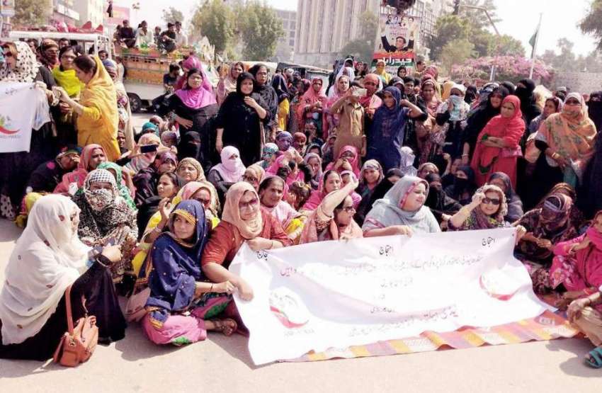 کراچی: سندھ لیڈی ہیلتھ ورکرز پروگرام کے ملازمین تنخواہوں ..