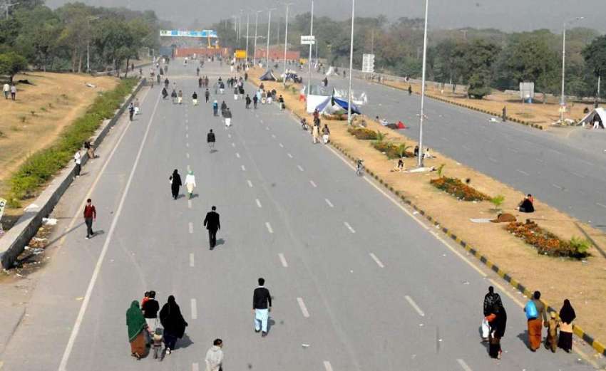 راولپنڈی: فیض آباد دھرنے کے باعث ٹرانسپورٹ اور روڈبند ہونے ..