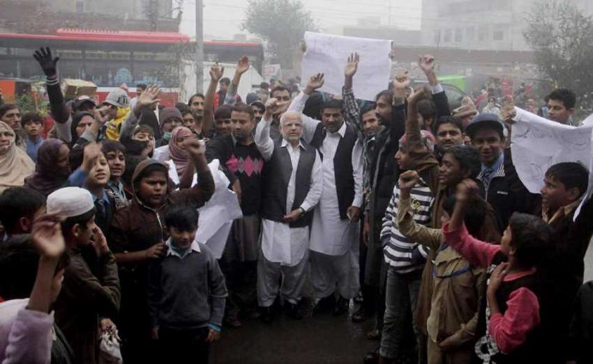 لاہور: تحریک انصاف کے مرکزی رہنما اعجاز احمد چودری گرین ..