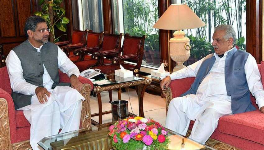 اسلام آباد: وزیر اعظم شاہد خاقان عباسی سے گورنر خیبر پختونخوا ..