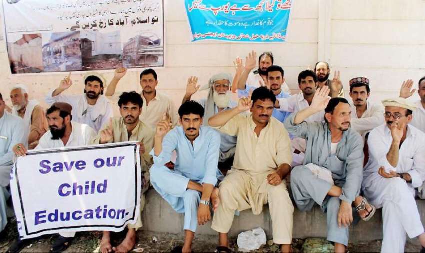 پشاور: شمالی وزیرستان کے رہائشی اپنے مطالبات کے حق میں احتجاجی ..