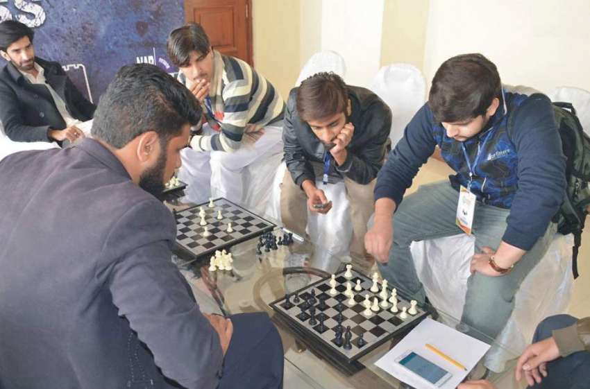 پشاور:یوتھ کارنیوال میں نوجوان شطرنج کے مقابلوں میں شریک ..
