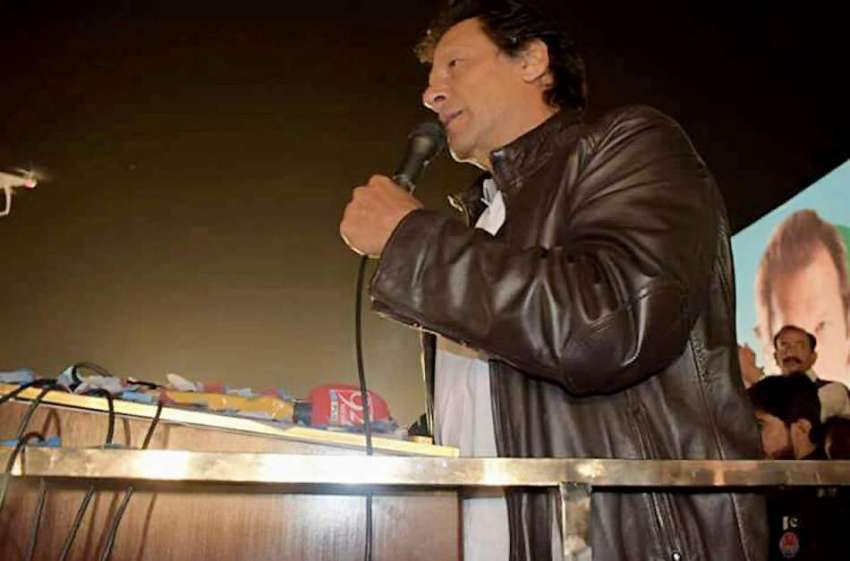 اٹک: پاکستان تحریک انصاف کے چیئرمین عمران خان جلسہ عام سے ..