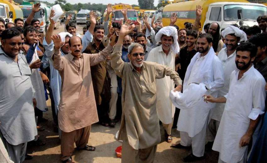 راولپنڈی: آل پاکستان آئل ٹینکر ز کے مطالبات کی منظوری کے ..